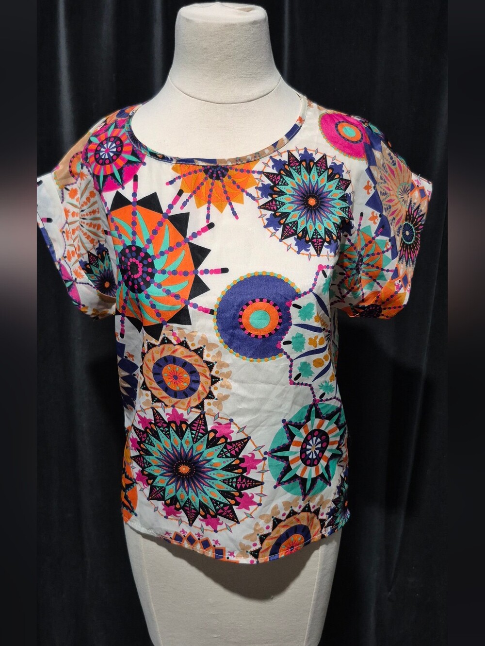 Women’s White Short Sleeve Geo Medallion Print Top (Box A)